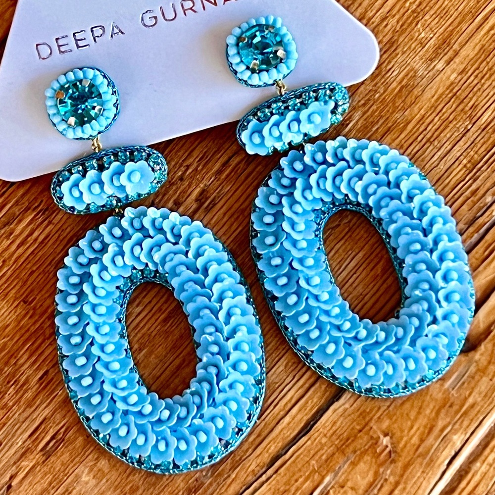 NWT Deepa Gurnani Beaded Crystal Flower Chandeliers - Picture 4 of 16